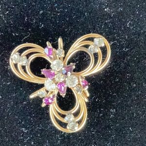 Vintage Phyllis Brooch 🌺